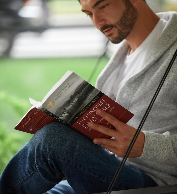 NASB Life Principles Daily Bible